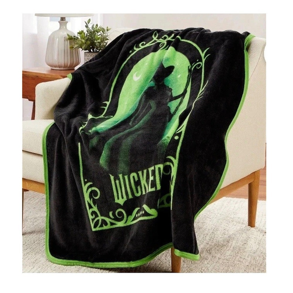 Wicked Lady Magic Elphaba Silky Soft Throw Blanket Green Black 40x50 Halloween